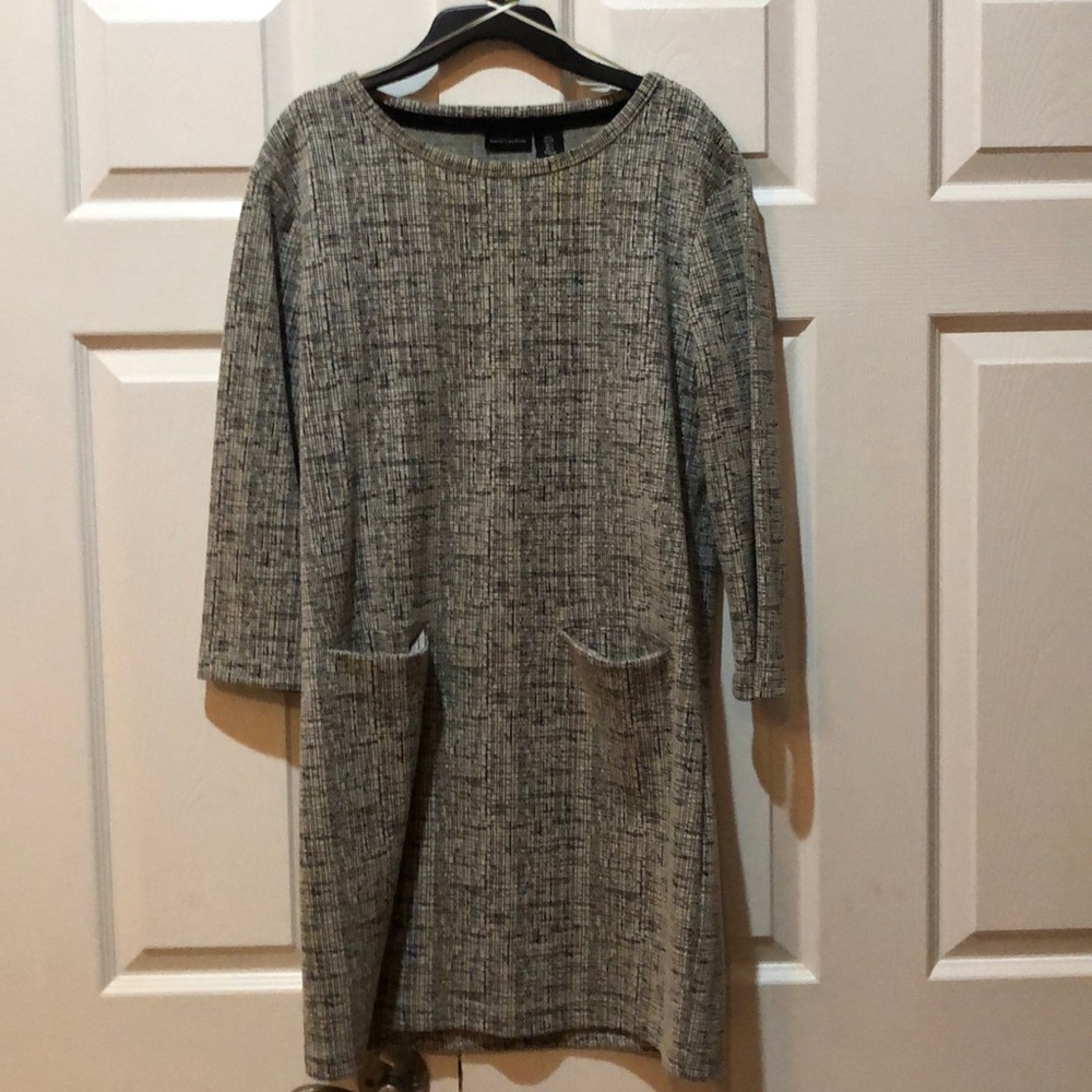 Black and cream dress with front pockets
